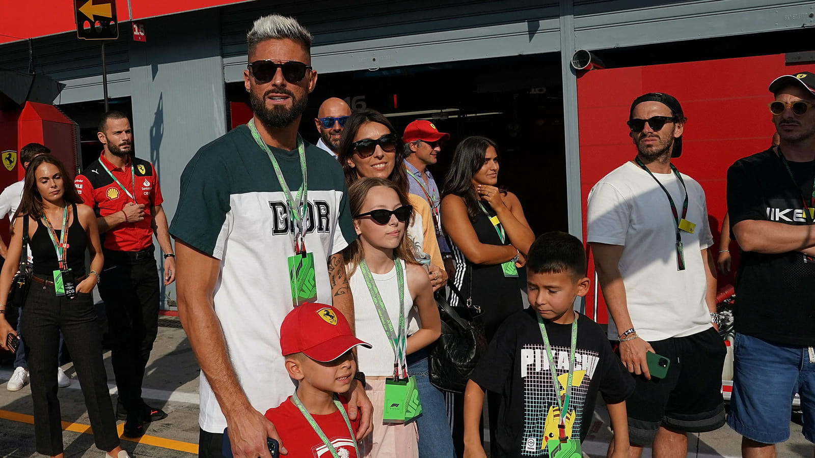 Olivier Giroud, avec ses quatre enfants et son épouse