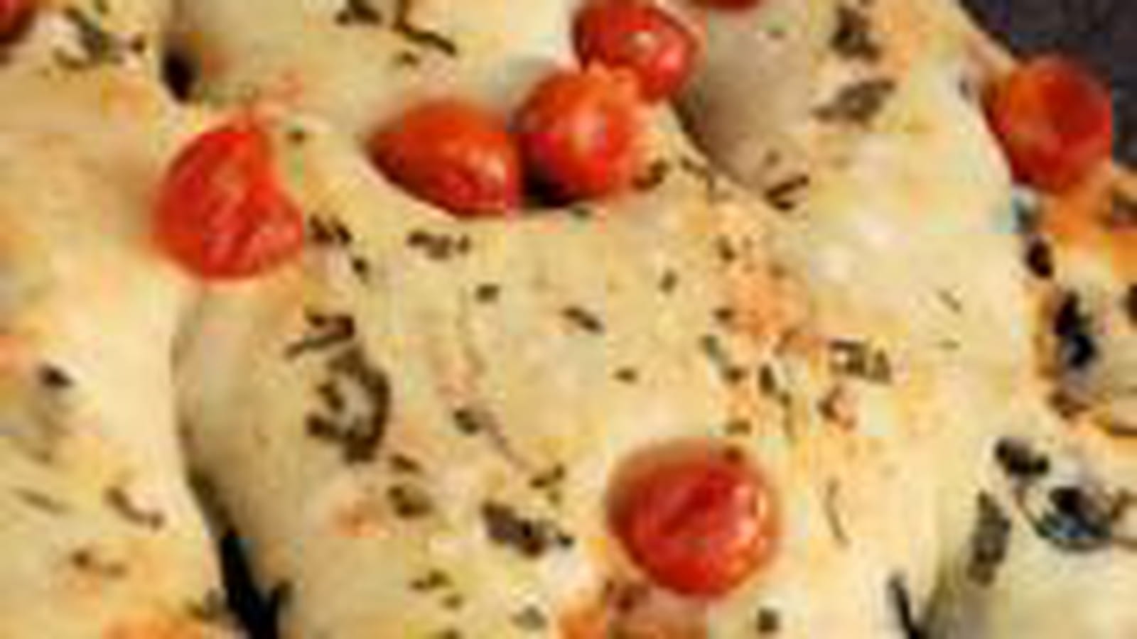 Fougasse sauge, tomates cerise et olives noires