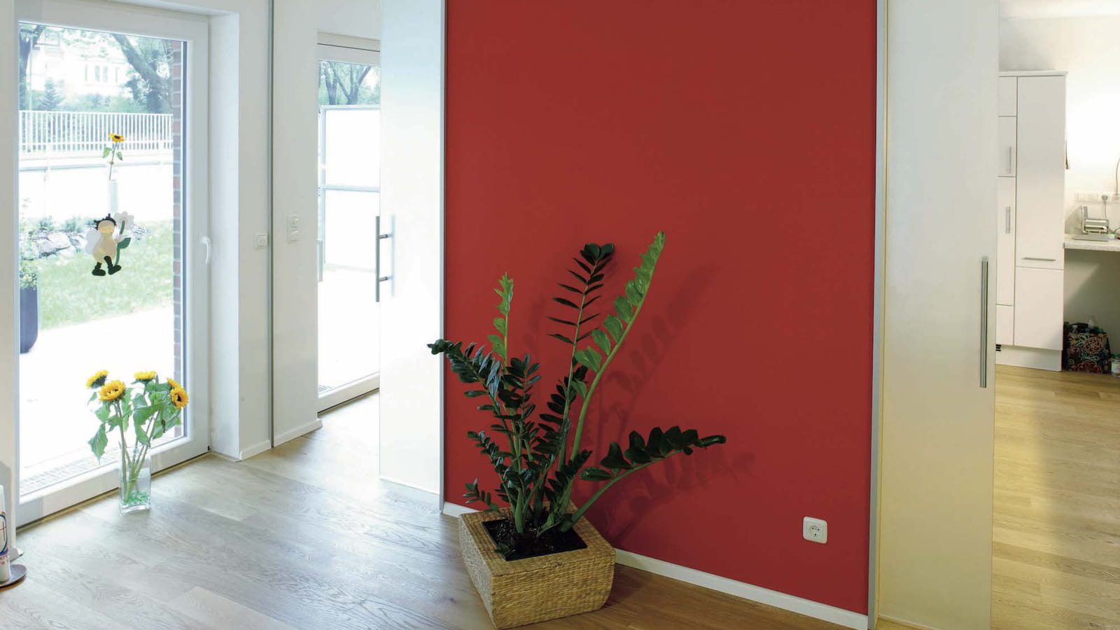 Salon au mur rouge