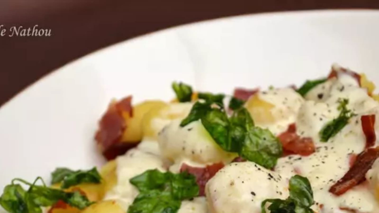 Gnocchi et pancetta grillés, sauce crémeuse au comté et cresson de fontaine frit