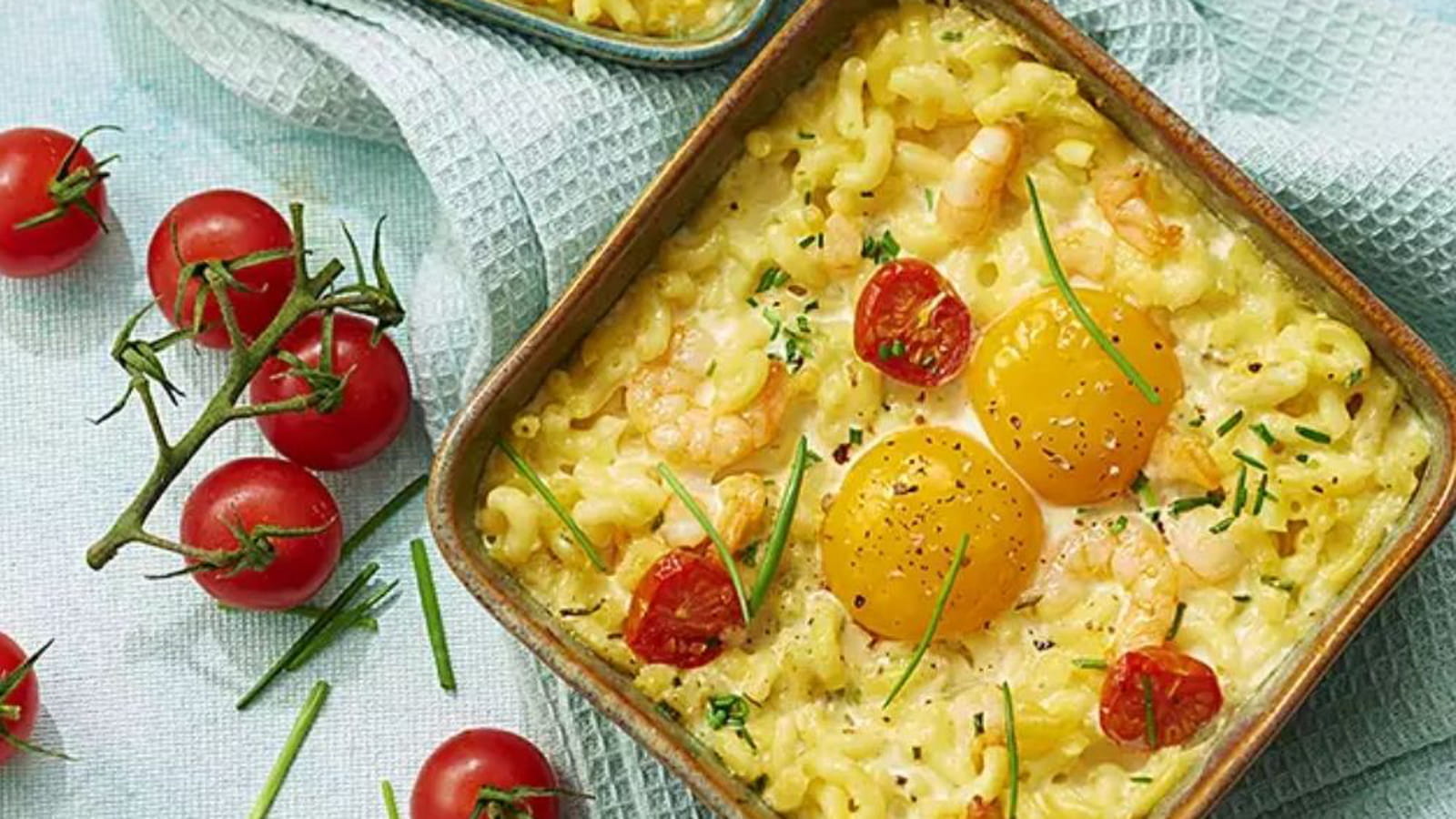 Petites cocottes Coquillettes, crevettes et crème curry ciboulette