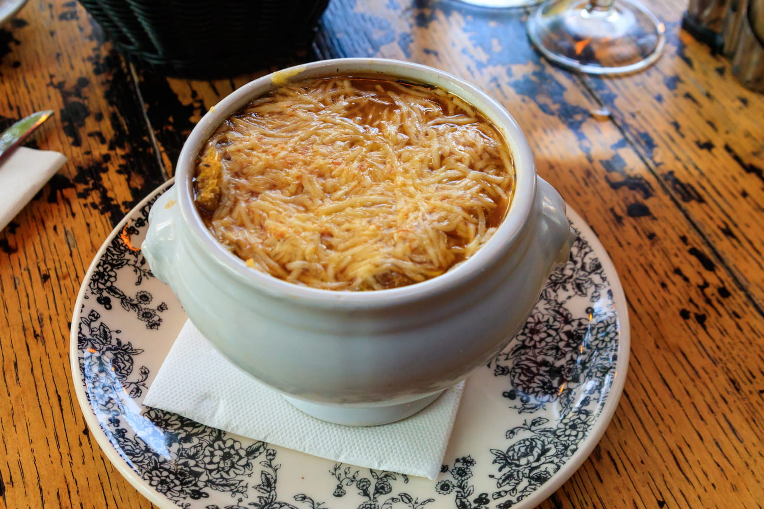 Pour une soupe à l'oignon comme en brasserie, Jean-François Piège ne jure que par cette variété d'oignons