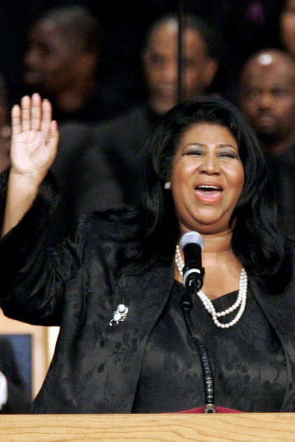 Aretha Franklin durant l'enterrement de Rosa Parks en 2005
