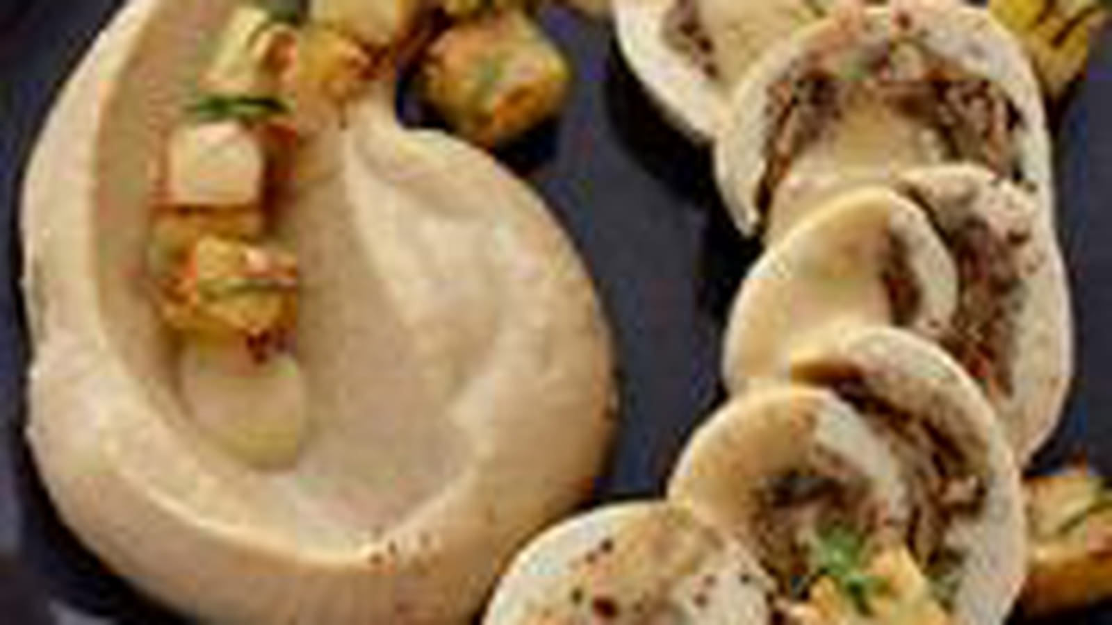 Roulé de volaille aux champignons et purée douce