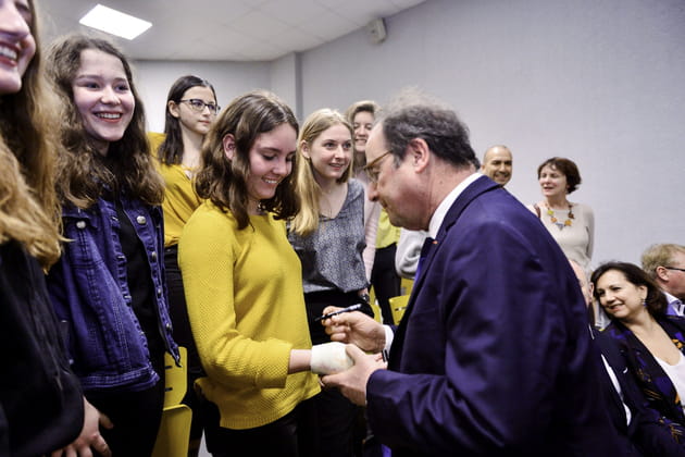 Fran&ccedil;ois Hollande, en d&eacute;dicaces avec la jeunesse