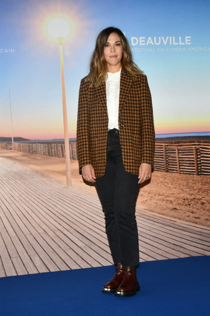 TOP&nbsp;: Alysson Paradis en blazer &agrave; carreaux