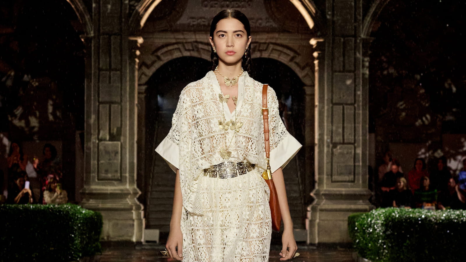 Look 28