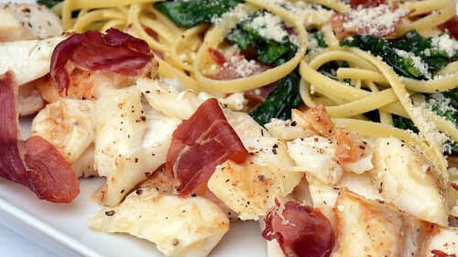 Pâtes linguine au cabillaud, épinards et jambon Ganda grillé