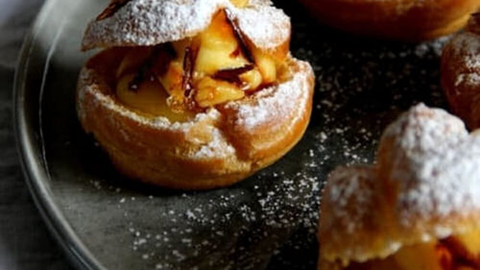 Choux à la crème pâtissière et éclats de caramel