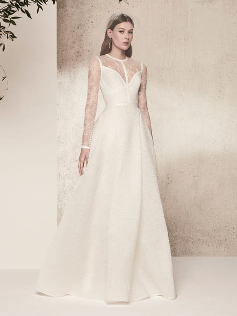 Une robe de mari&eacute;e imp&eacute;riale
