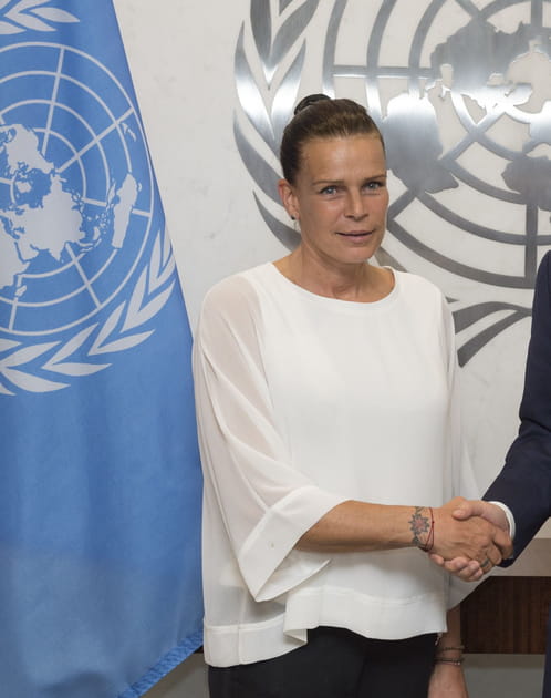 Le soleil tatou&eacute; sur le poignet de St&eacute;phanie de Monaco