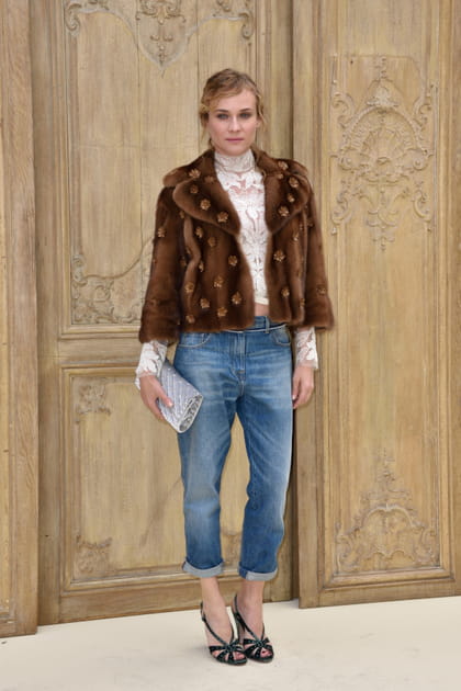 Diane Kruger en veste en fourrure marron et jean