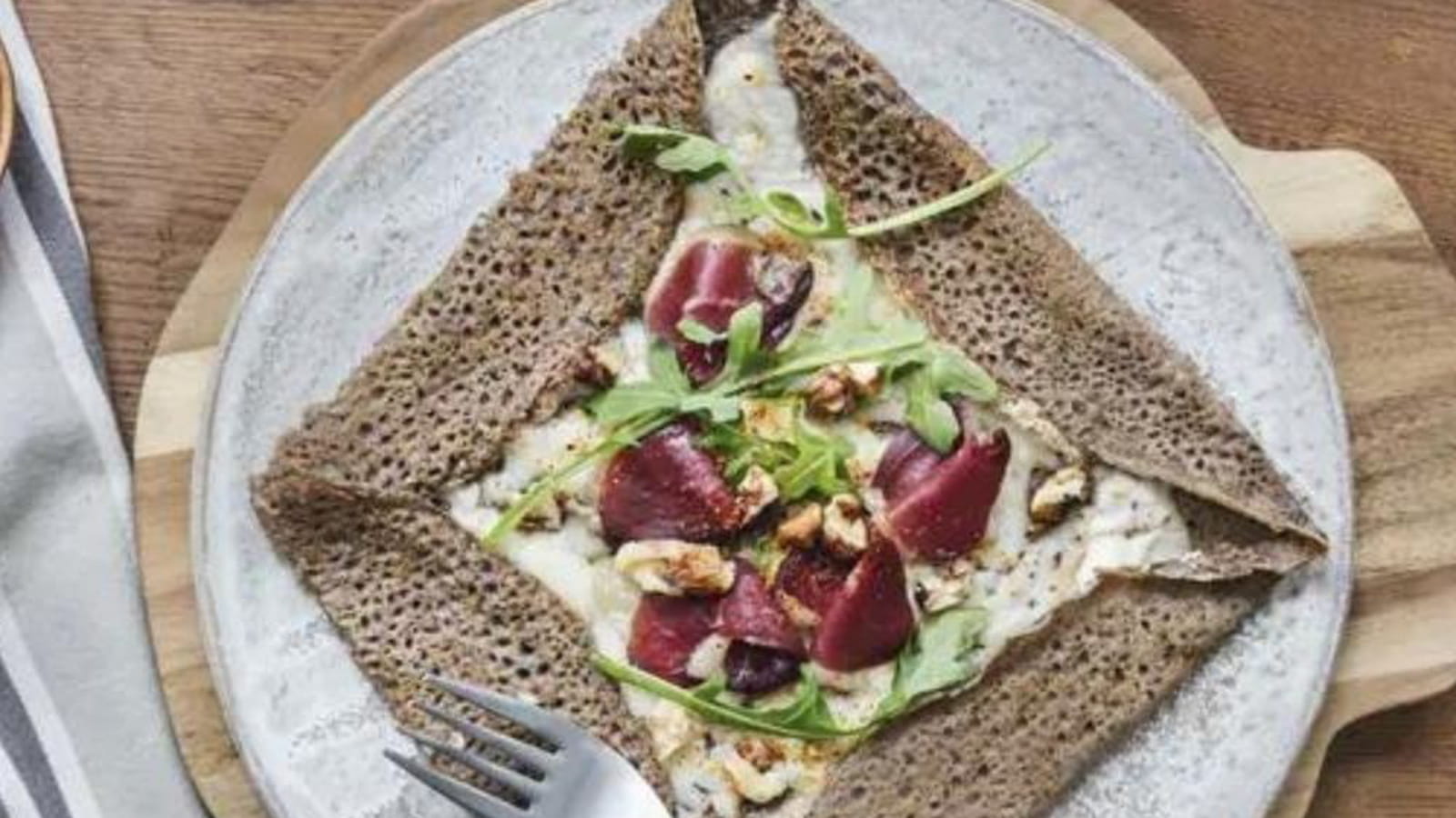 Crêpes du Sud-Ouest à l’Ossau Iraty, éclats de noix et magret fumé