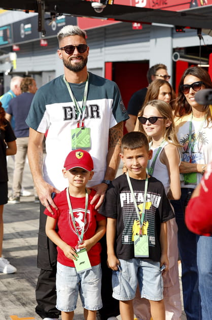 Olivier Giroud, papa poule : de sortie avec ses jeunes enfants et sa femme - PHOTOS