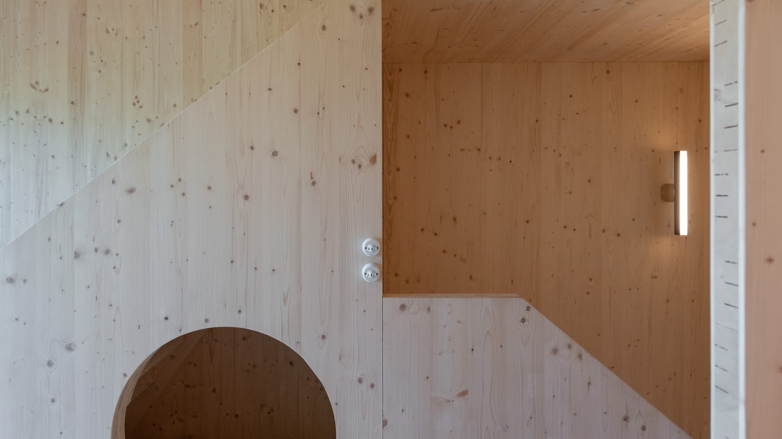 Sous l'escalier