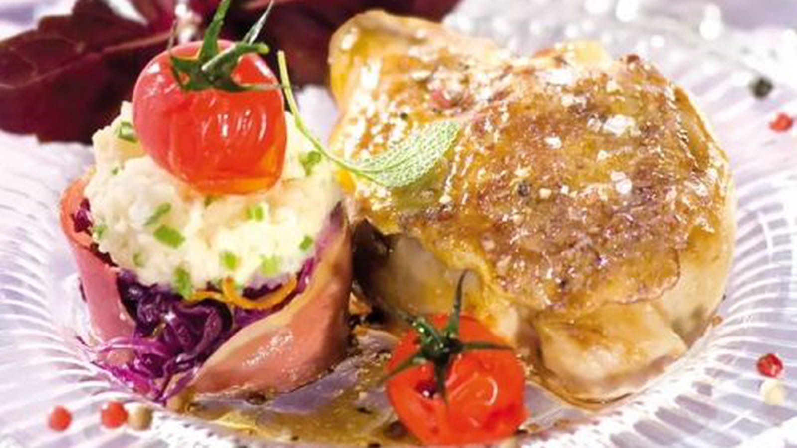 Suprême de poularde, duo de chou rouge et céleri