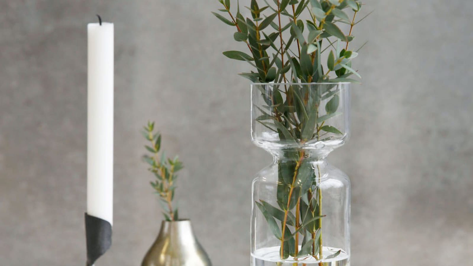 Un vase en verre destructuré
