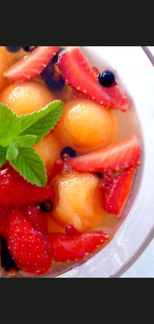 Salade de melon, fraises, cassis au poivre de Sichuan