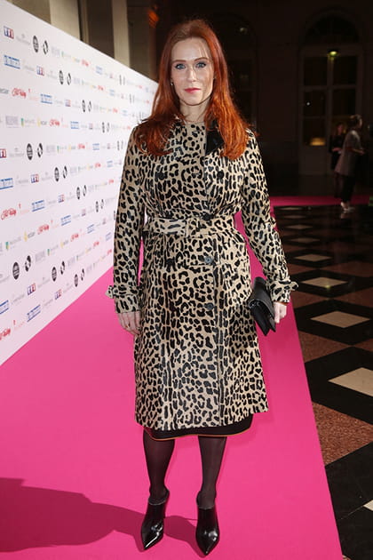 Audrey Fleurot en robe mi-longue à imprimé léopard