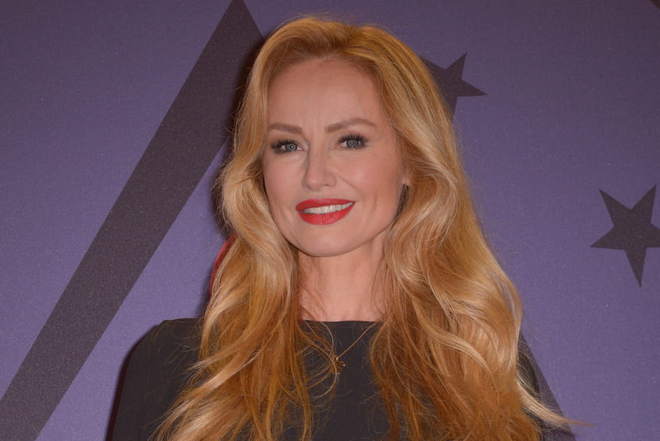 La bouche rouge d'Adriana Karembeu