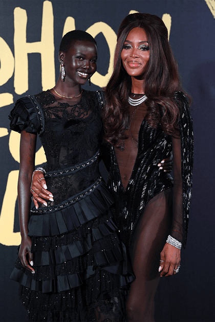 Naomi Campbell et Adut Akech au d&eacute;fil&eacute; Fashion for Relief