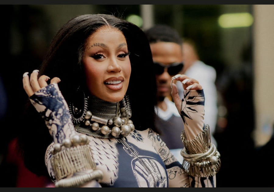 Flop&nbsp;: les sourcils stri&eacute;s de Cardi B
