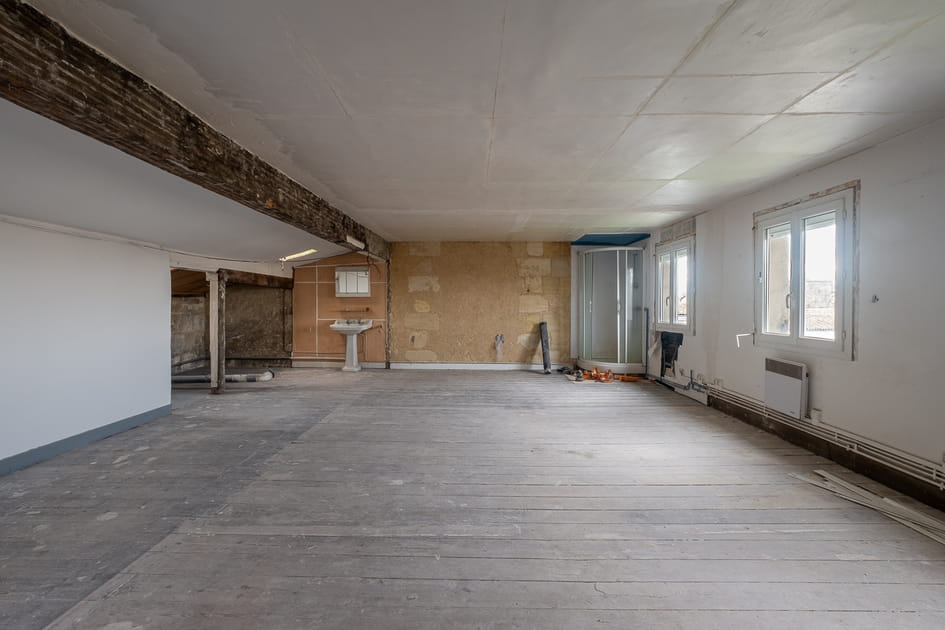 Avant&nbsp;: une salle d'eau perdue au bout de la pi&egrave;ce de vie