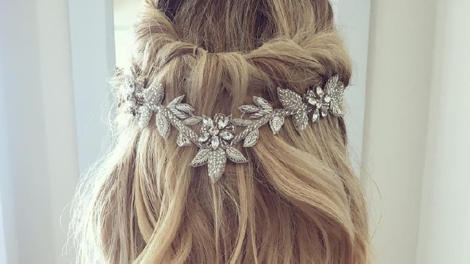 Des cheveux lâchés en toute simplicité