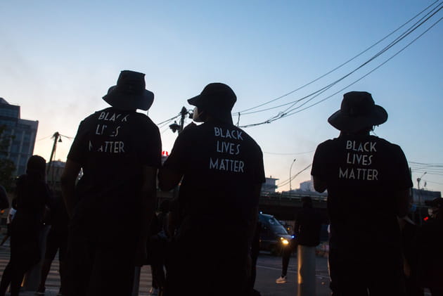 Les manifestants affichent le credo am&eacute;ricain "Les vies des noirs comptent"