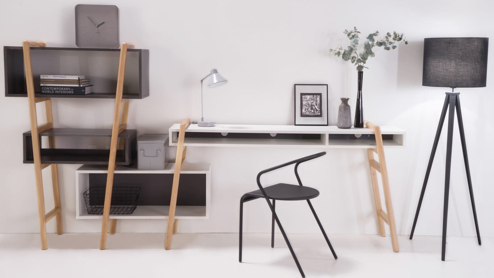  Bureau avec étagères
