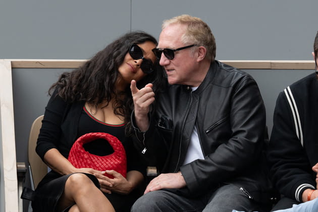 Moment tendresse pour Salma Hayek et Fran&ccedil;ois-Henri Pinault &agrave; Roland-Garros