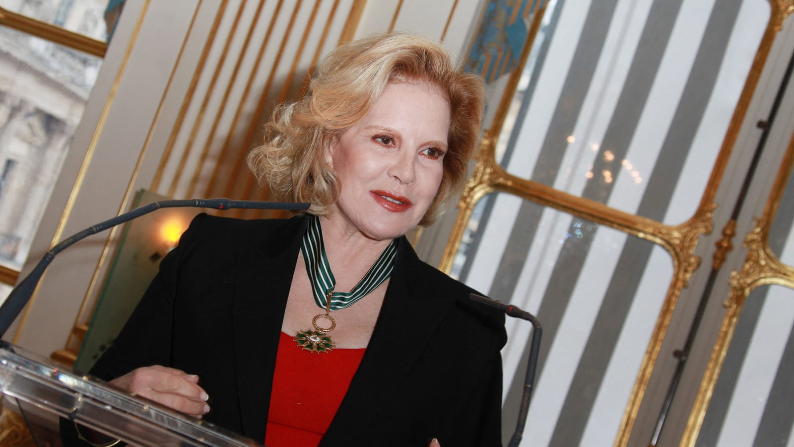 Sylvie Vartan et son teint ultra lisse