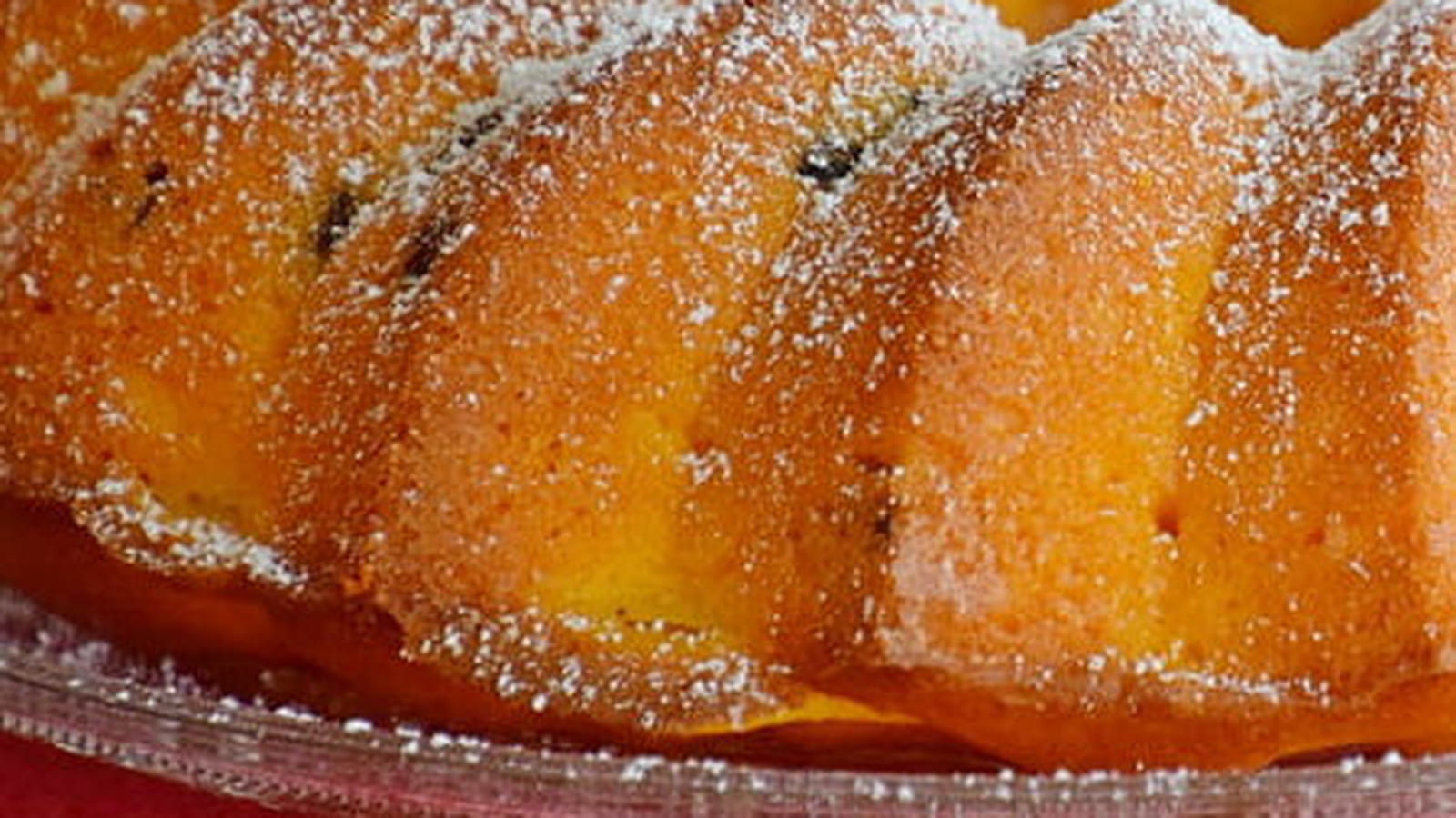 Gâteau au yaourt aux pommes et raisins parfumé au rhum