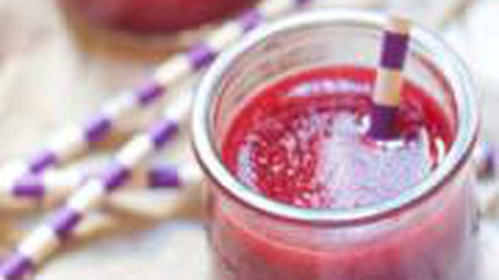 Jus rouge à la betterave, pomme, orange, pamplemousse