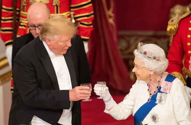 Donald Trump trinque avec la reine d'Angleterre