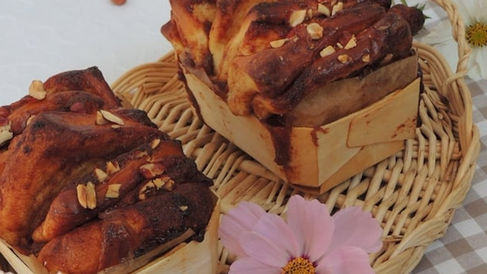 Brioche à effeuiller caramel et cacahuète