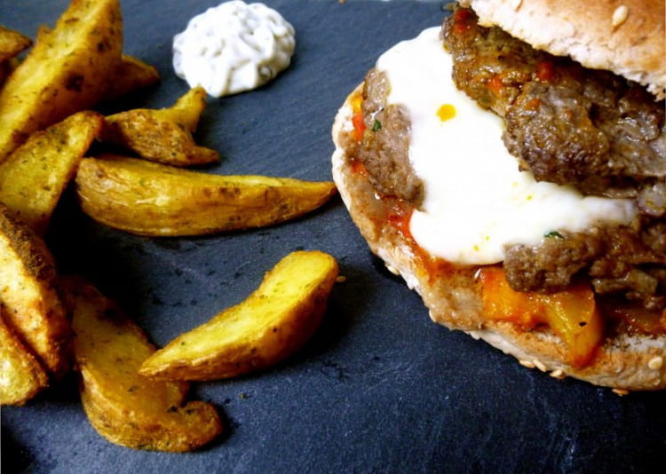 Recette de Hamburger sauce poivrons, steak fourré mozza