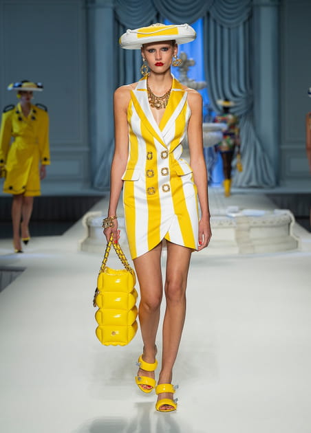 Look 32&nbsp;du d&eacute;fil&eacute; Moschino