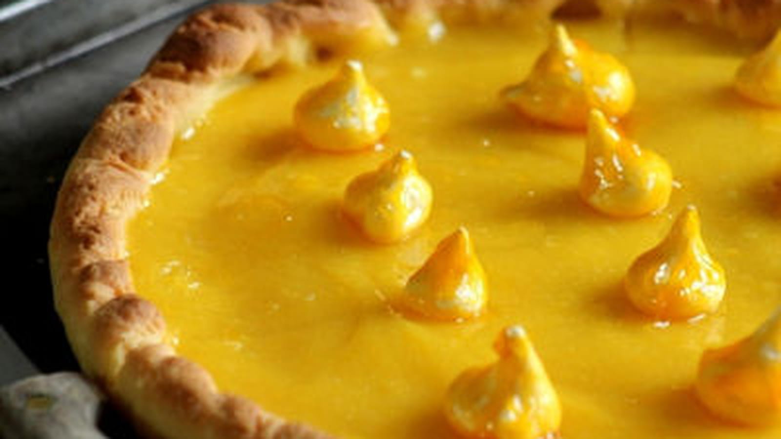 Tarte au citron, bouchées meringuées à la mangue