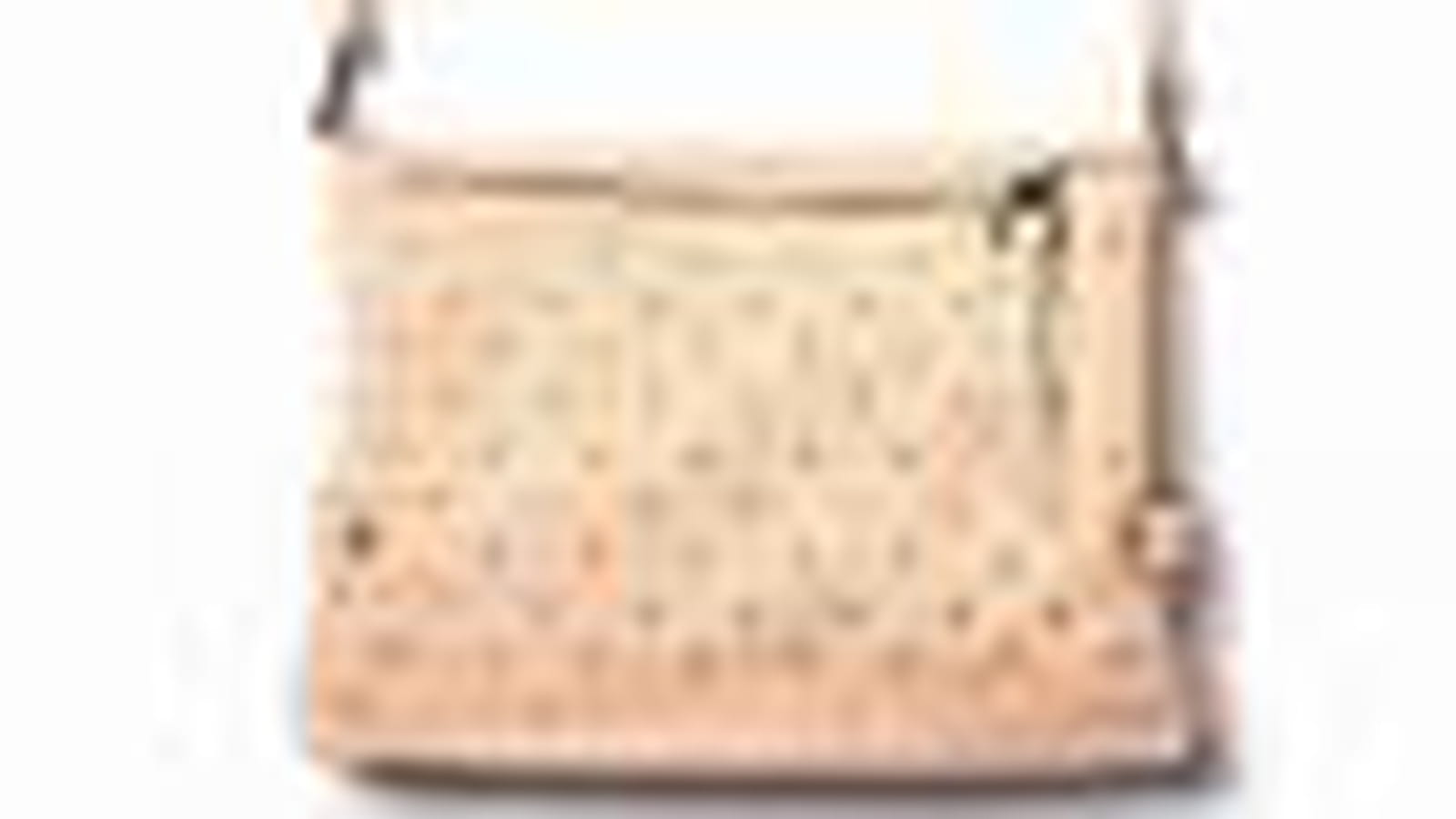 La pochette cloutée des Galeries Lafayette