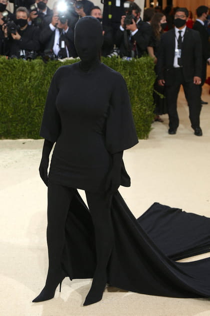 Kim Kardashian en combinaison Balenciaga