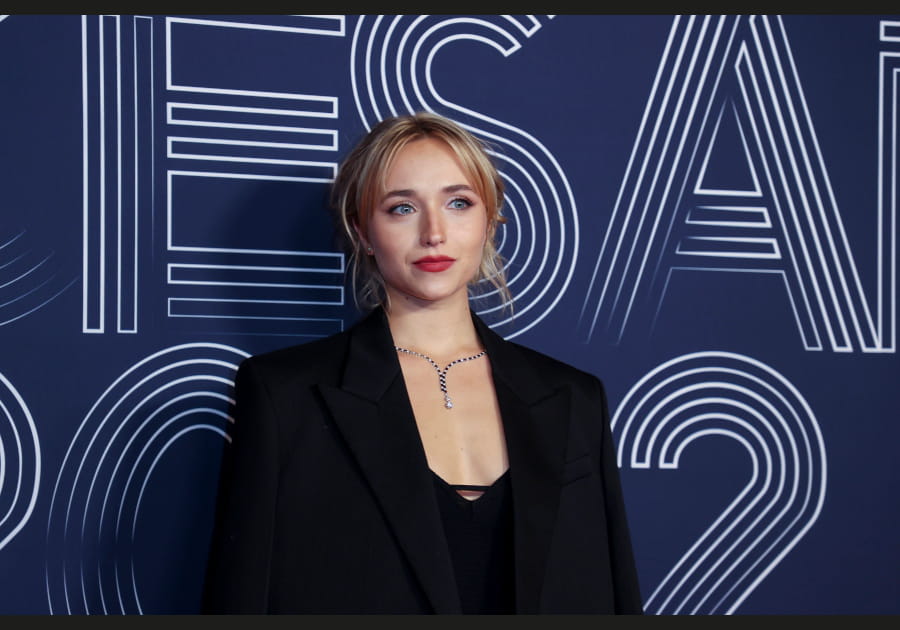 Le look f&eacute;minin de Chlo&eacute; Jouannet