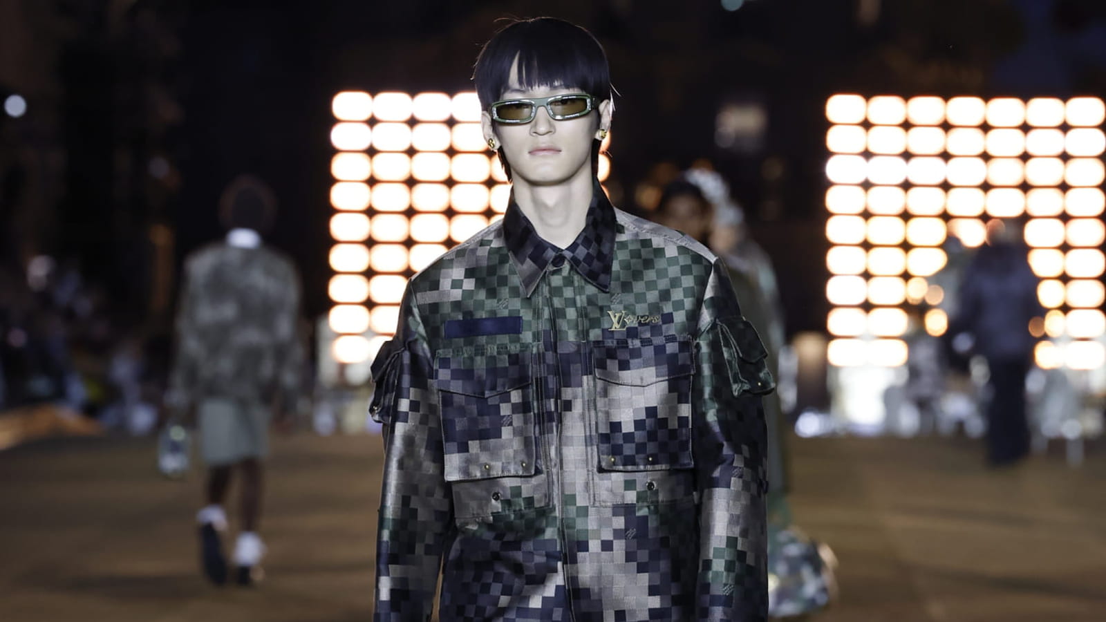 Look 12