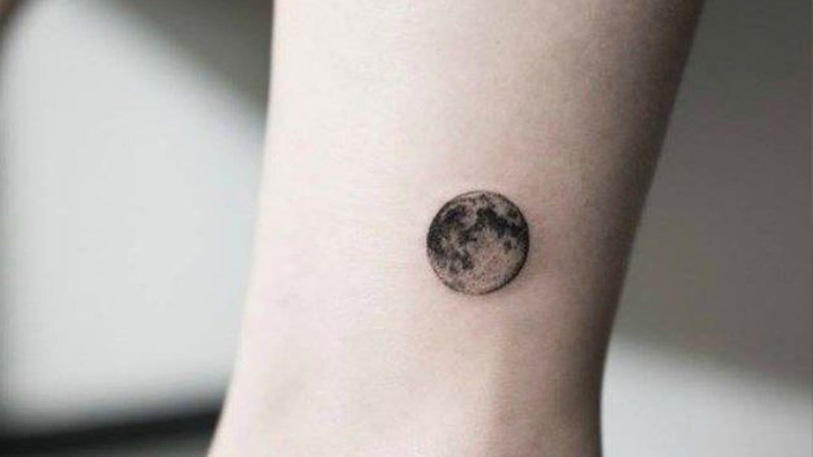 Lune simple sur la cheville