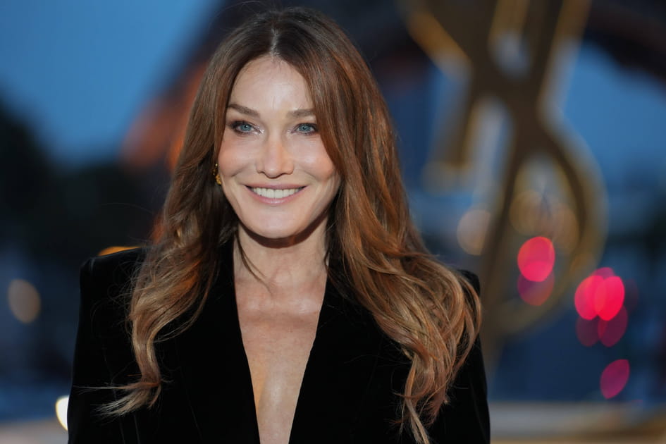 Carla Bruni, pimpante avec ses longueurs ensoleill&eacute;es