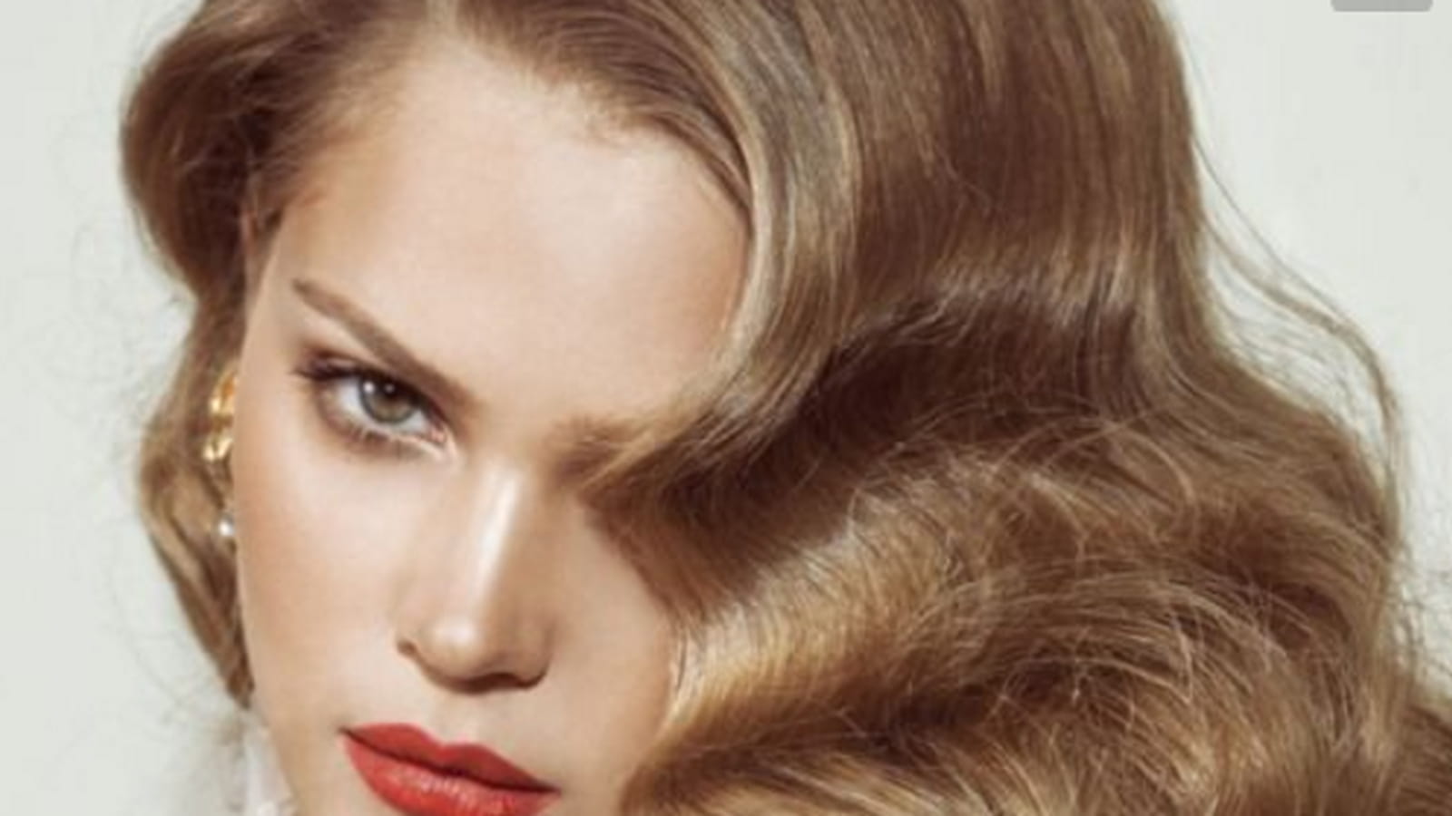 La coiffure crantée