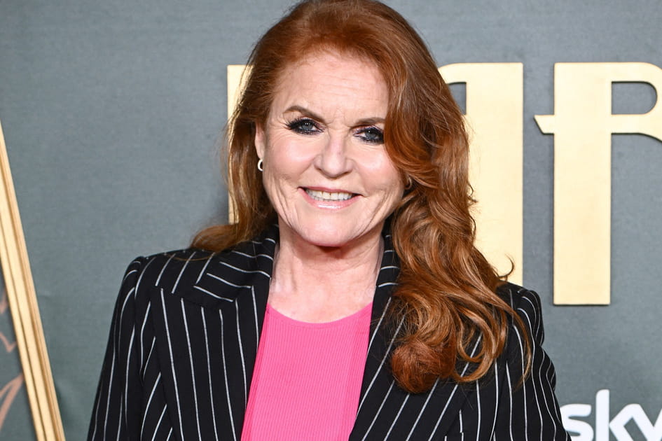 Les longs cheveux roux boucl&eacute;s de Sarah Ferguson