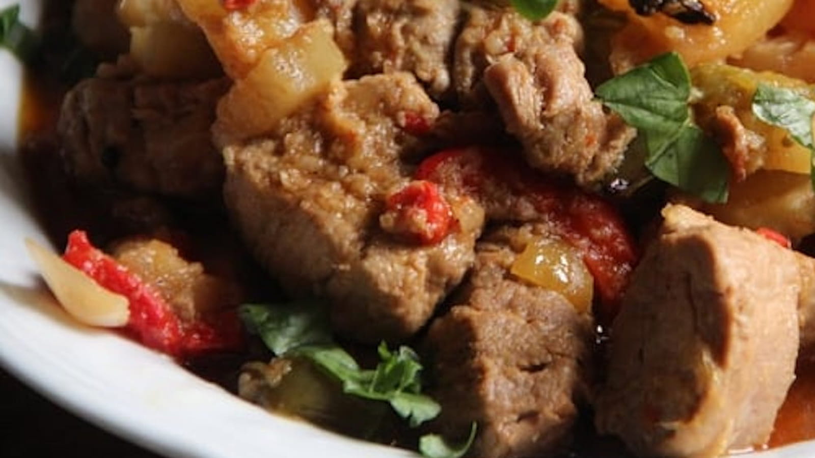Sauté de porc à l'ananas et au basilic