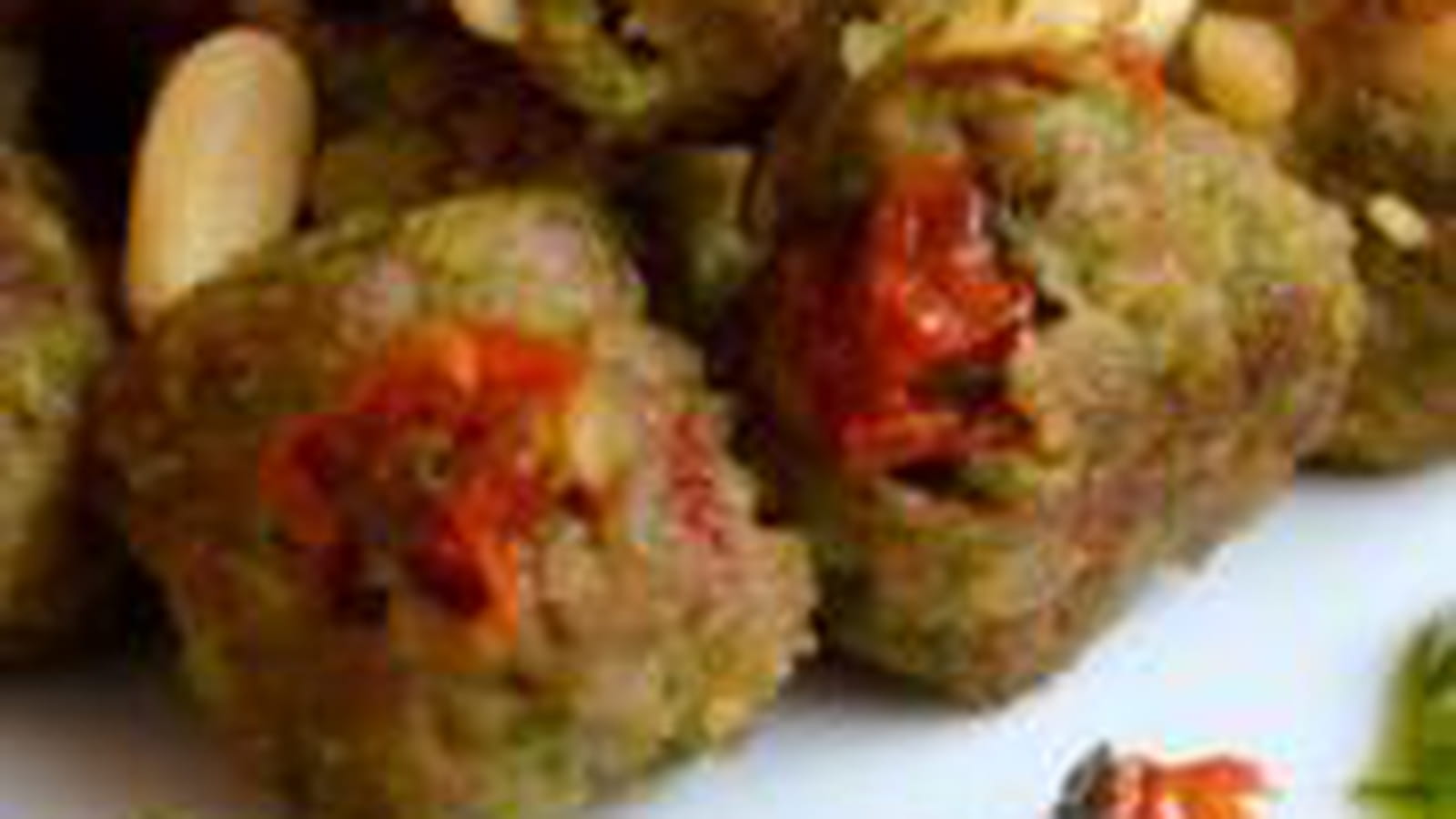 Boulettes pesto de persil tomates confites pignons
