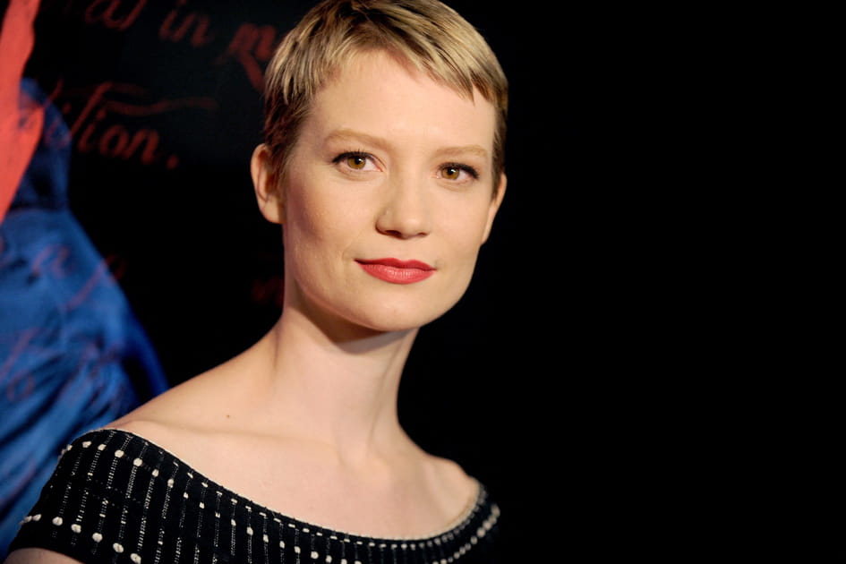 La coupe gar&ccedil;onne sage de Mia Wasikowska